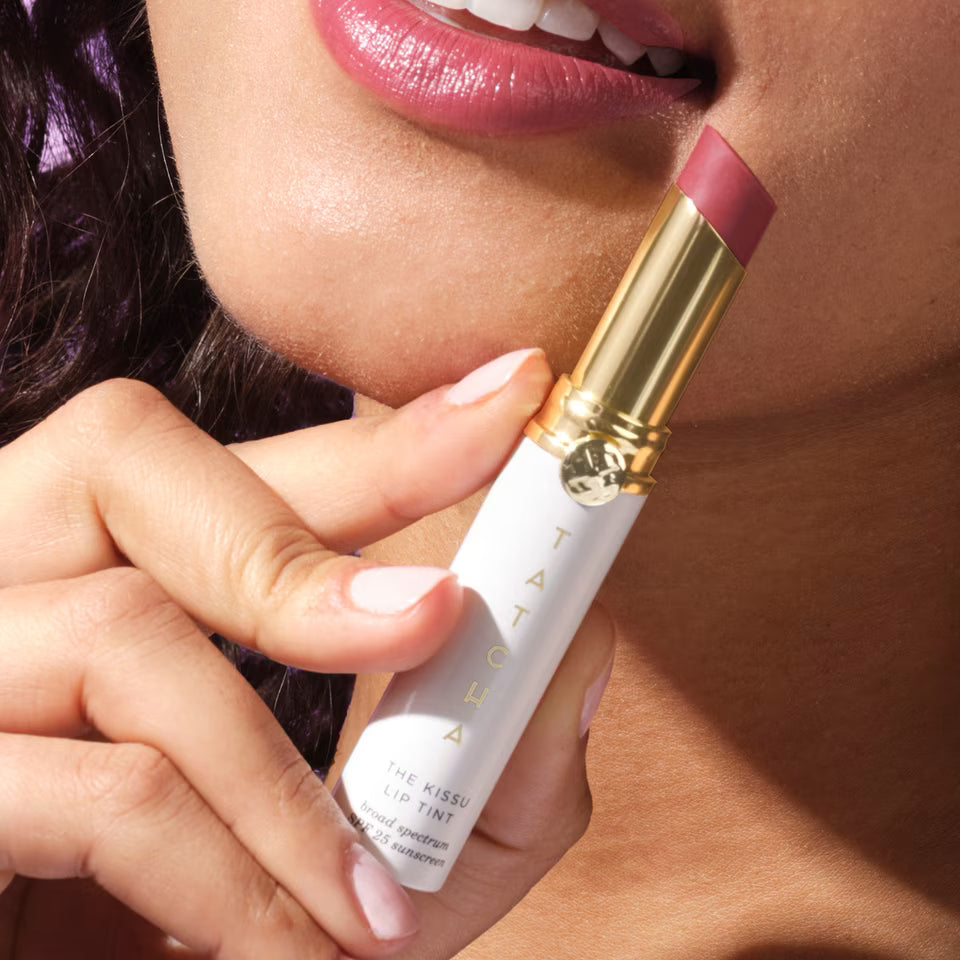 TATCHA The Kissu Lip Tint Tinted Lip Sunscreen SPF 25 en tono Camellia