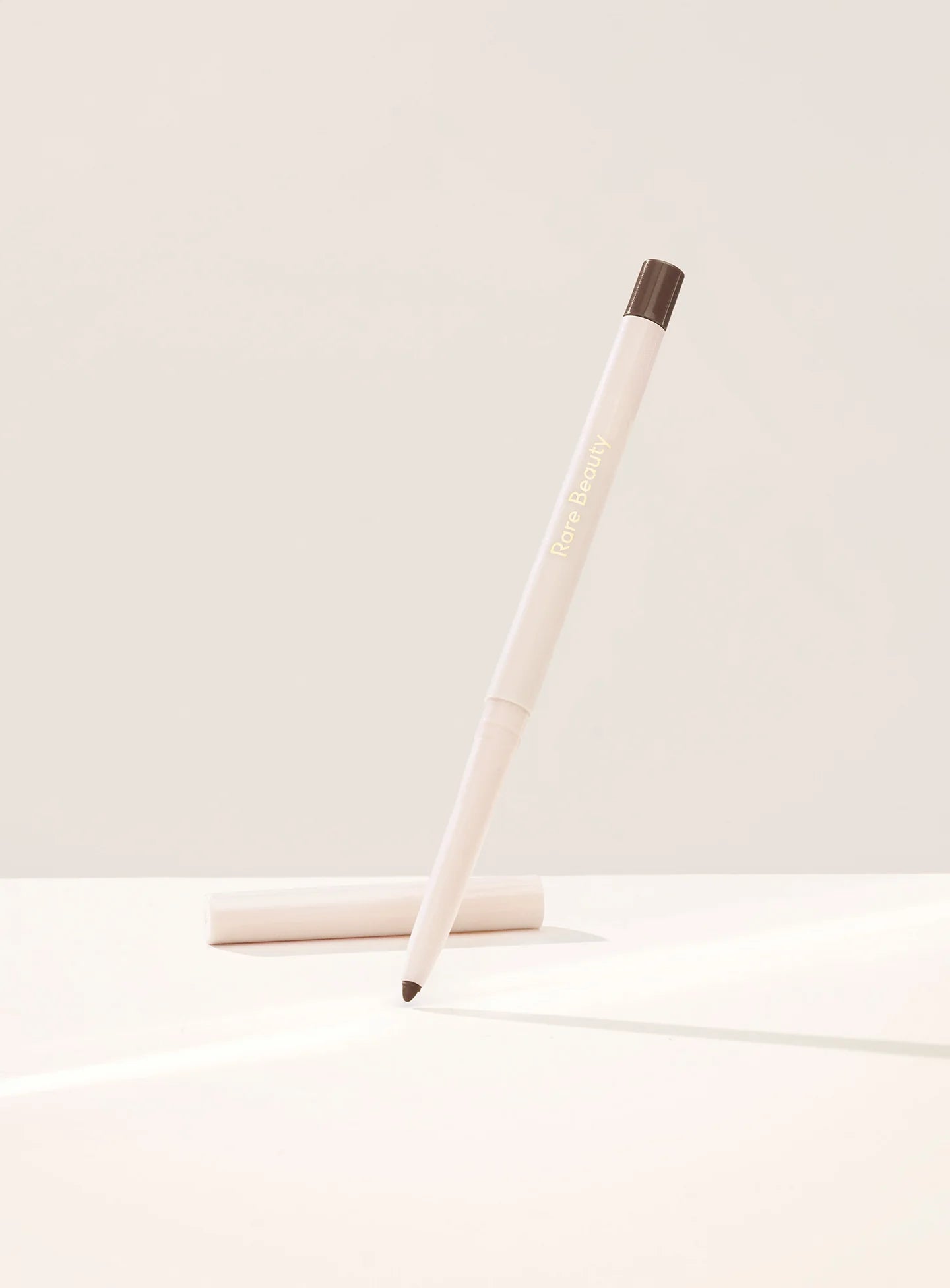 Rare Beauty Perfect Strokes Longwear Gel Eyeliner tono TRUE BROWN